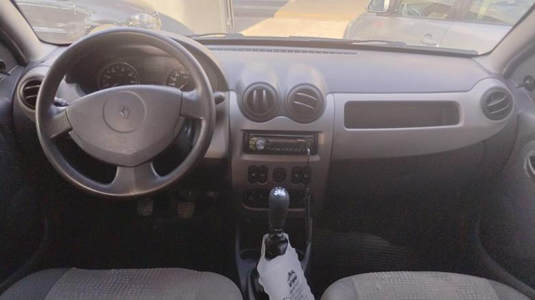 Renault - SANDERO 1.6 AUTHENTIQUE