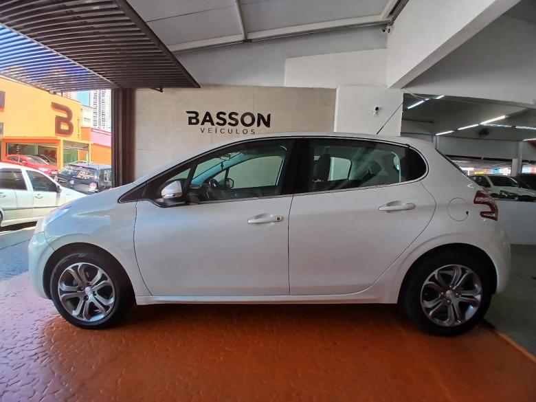 Peugeot - 208 GRIFFE 1.6 AUT