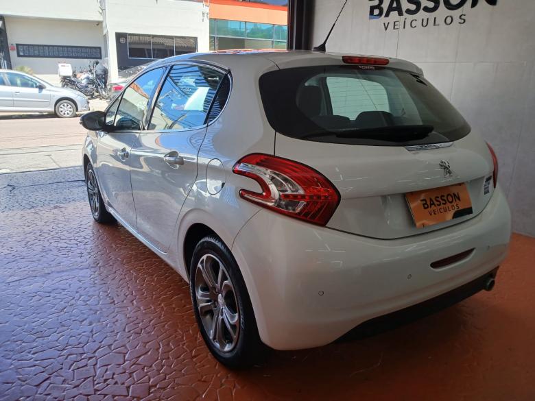 Peugeot - 208 GRIFFE 1.6 AUT