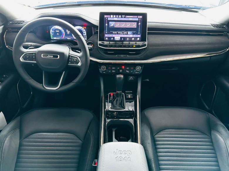 Jeep - COMMANDER LIM T270 1.3