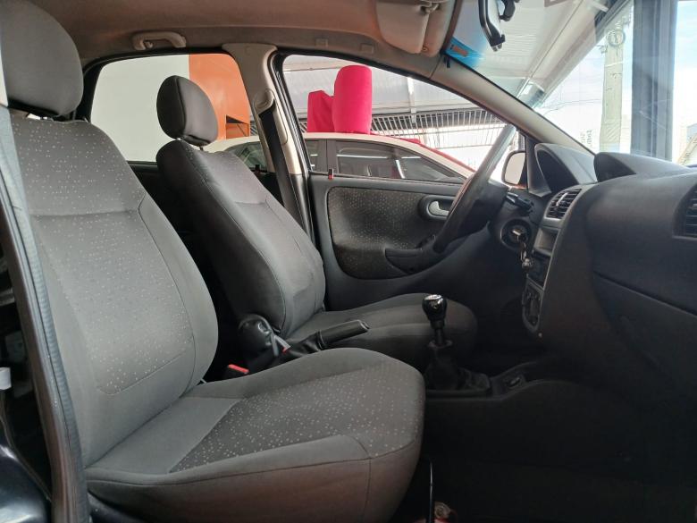 GM - Chevrolet - CORSA SEDAN PREMIUM