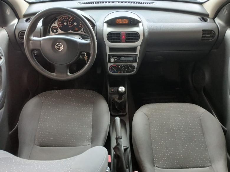 GM - Chevrolet - CORSA SEDAN PREMIUM