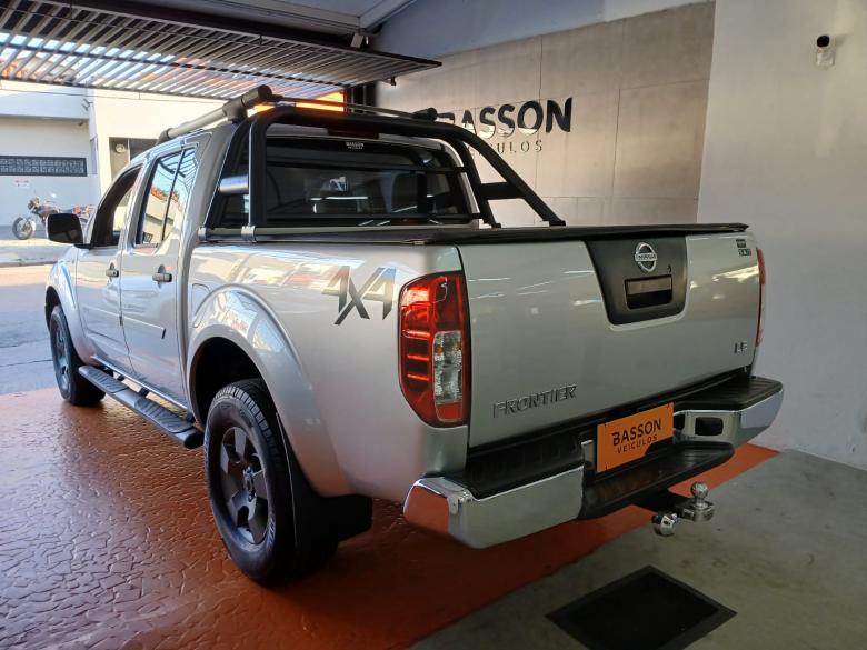 Nissan - FRONTIER LE 25 X4