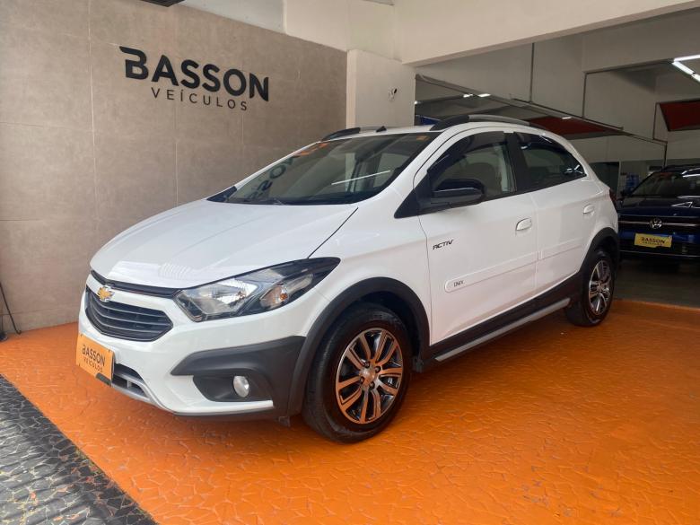 GM - Chevrolet - ONIX 1.4 MT ACT - IPVA 26 GRATIS