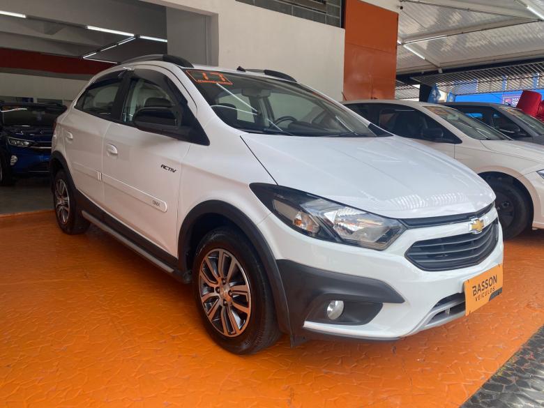 GM - Chevrolet - ONIX 1.4 MT ACT - IPVA 26 GRATIS