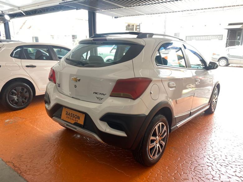 GM - Chevrolet - ONIX 1.4 MT ACT - IPVA 26 GRATIS
