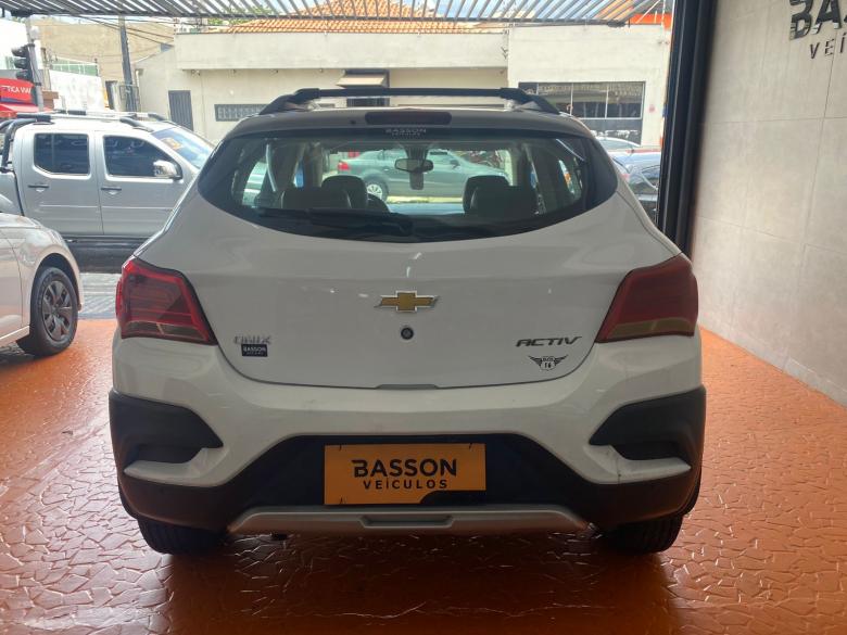 GM - Chevrolet - ONIX 1.4 MT ACT - IPVA 26 GRATIS