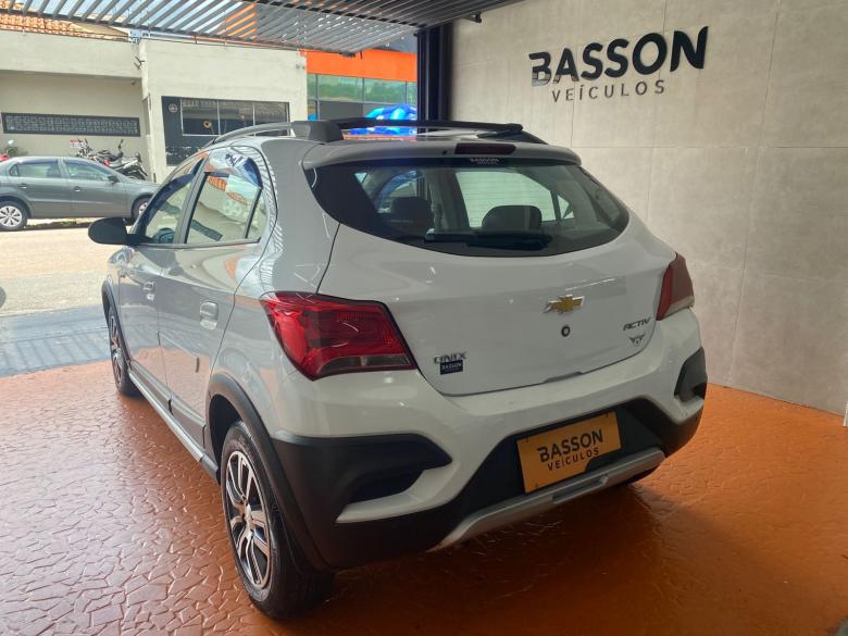 GM - Chevrolet - ONIX 1.4 MT ACT - IPVA 26 GRATIS
