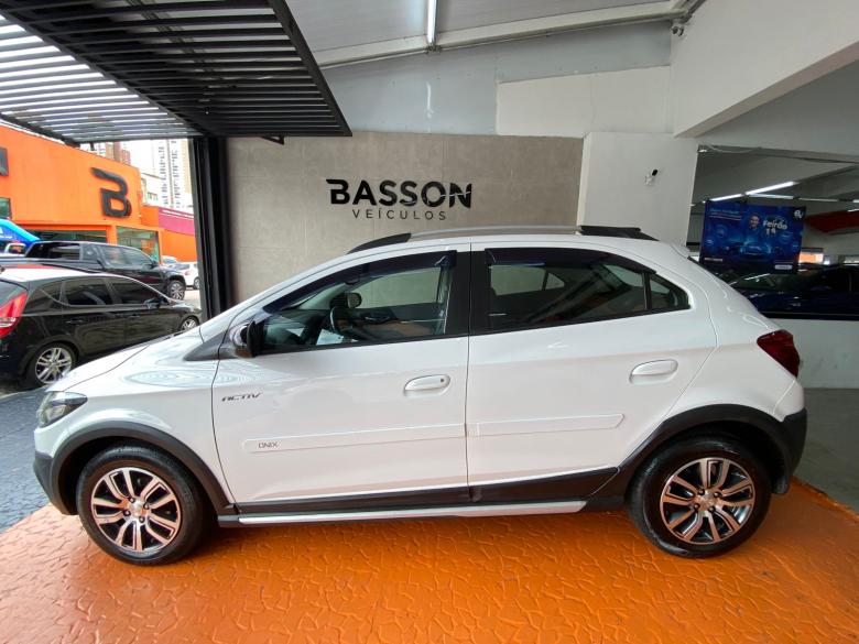 GM - Chevrolet - ONIX 1.4 MT ACT - IPVA 26 GRATIS