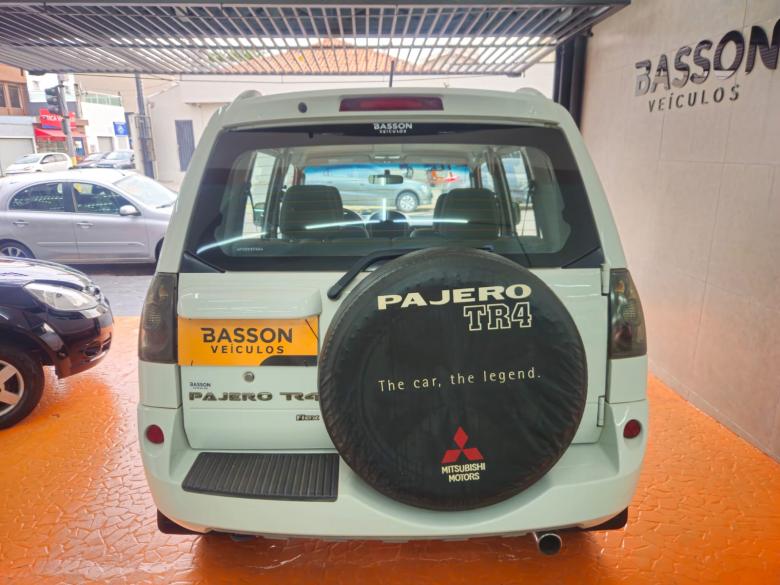 Mitsubishi - PAJERO TR4 4X2  AT 