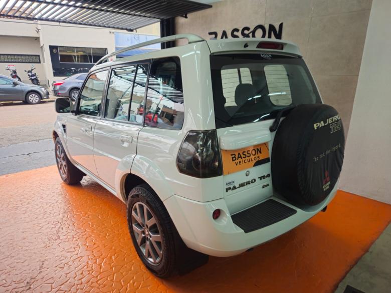 Mitsubishi - PAJERO TR4 4X2  AT 