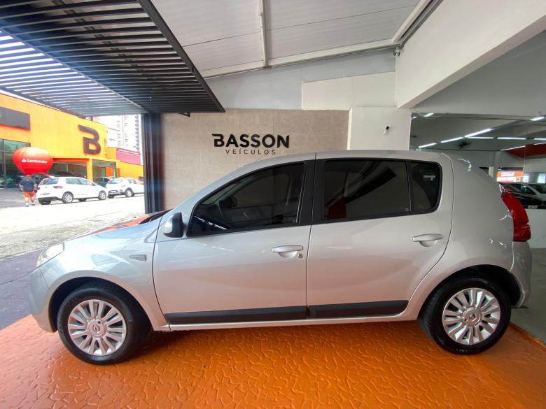 Renault - SANDERO PRIVILEGE 1.6 AUT