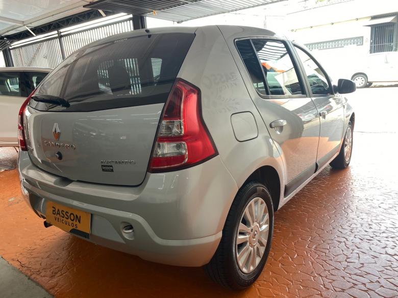 Renault - SANDERO PRIVILEGE 1.6 AUT