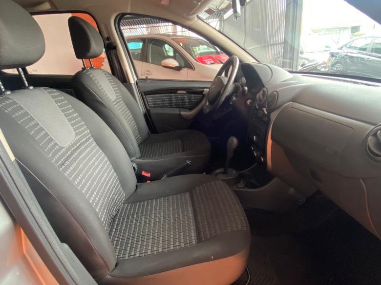 Renault - SANDERO PRIVILEGE 1.6 AUT