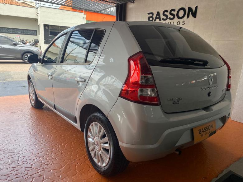 Renault - SANDERO PRIVILEGE 1.6 AUT