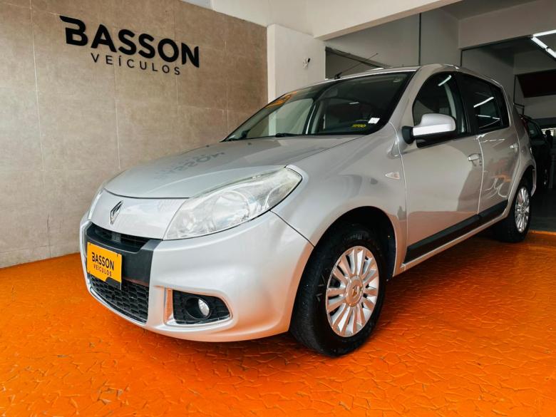 Renault - SANDERO PRIVILEGE 1.6 AUT