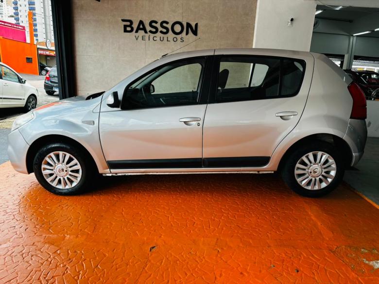 Renault - SANDERO PRIVILEGE 1.6 AUT