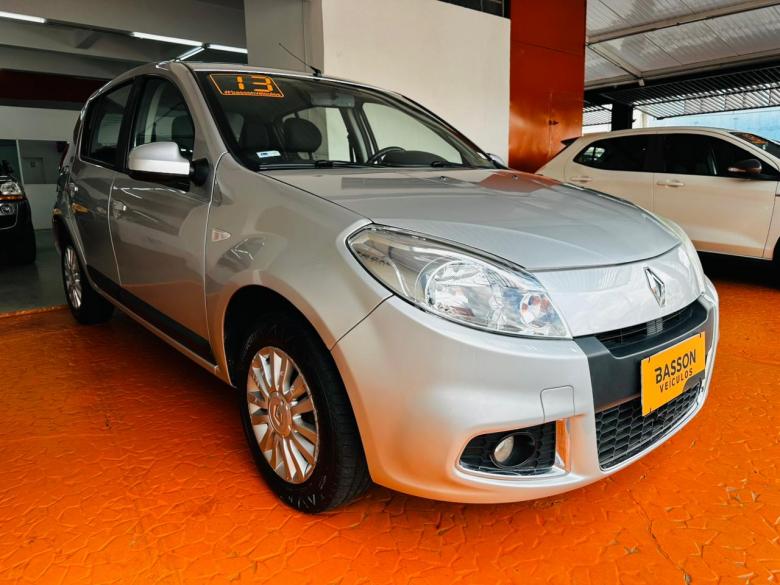 Renault - SANDERO PRIVILEGE 1.6 AUT