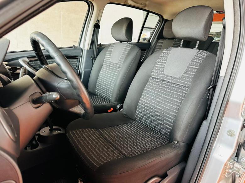 Renault - SANDERO PRIVILEGE 1.6 AUT