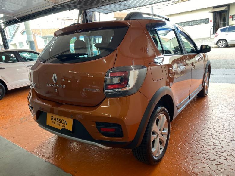 RENAULT - SANDERO STEP 1.6 R