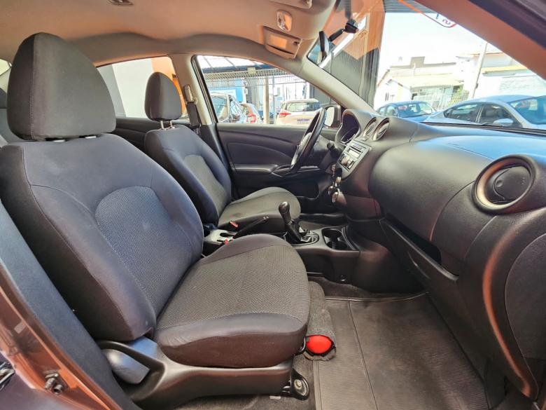 Nissan - VERSA 16SL FLEX