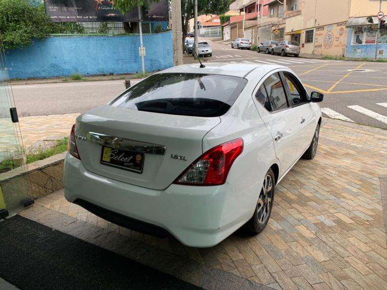 Nissan - Versa SL 1.6