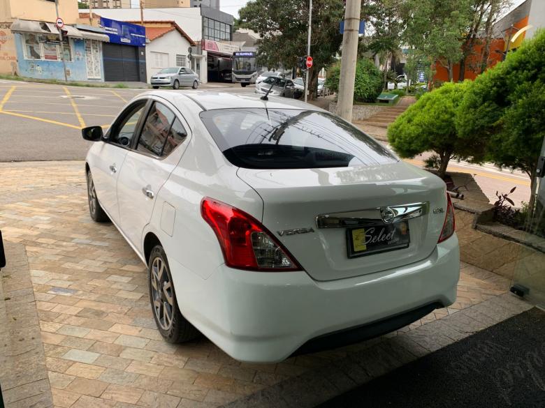 Nissan - Versa SL 1.6