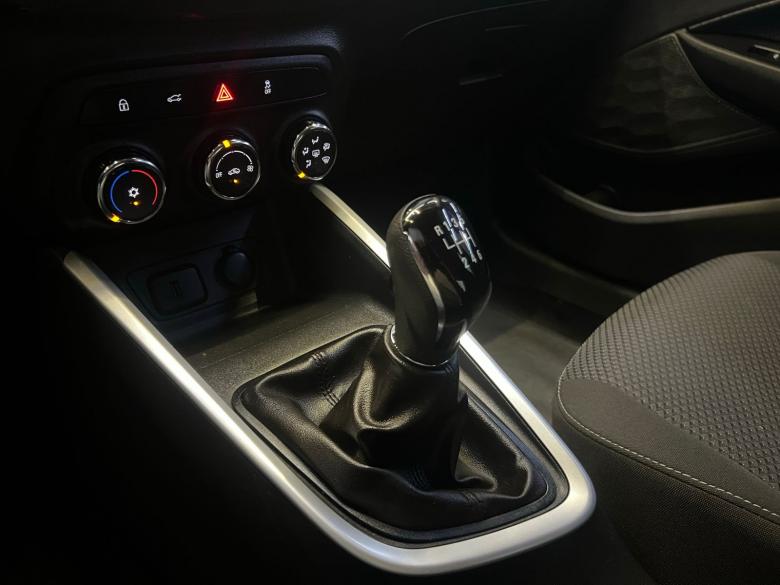 GM - Chevrolet - CHEVROLET/ONIX PLUS LT 1.0 MT