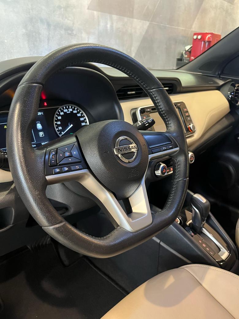 Nissan - NISSAN KICKS SL CVT 