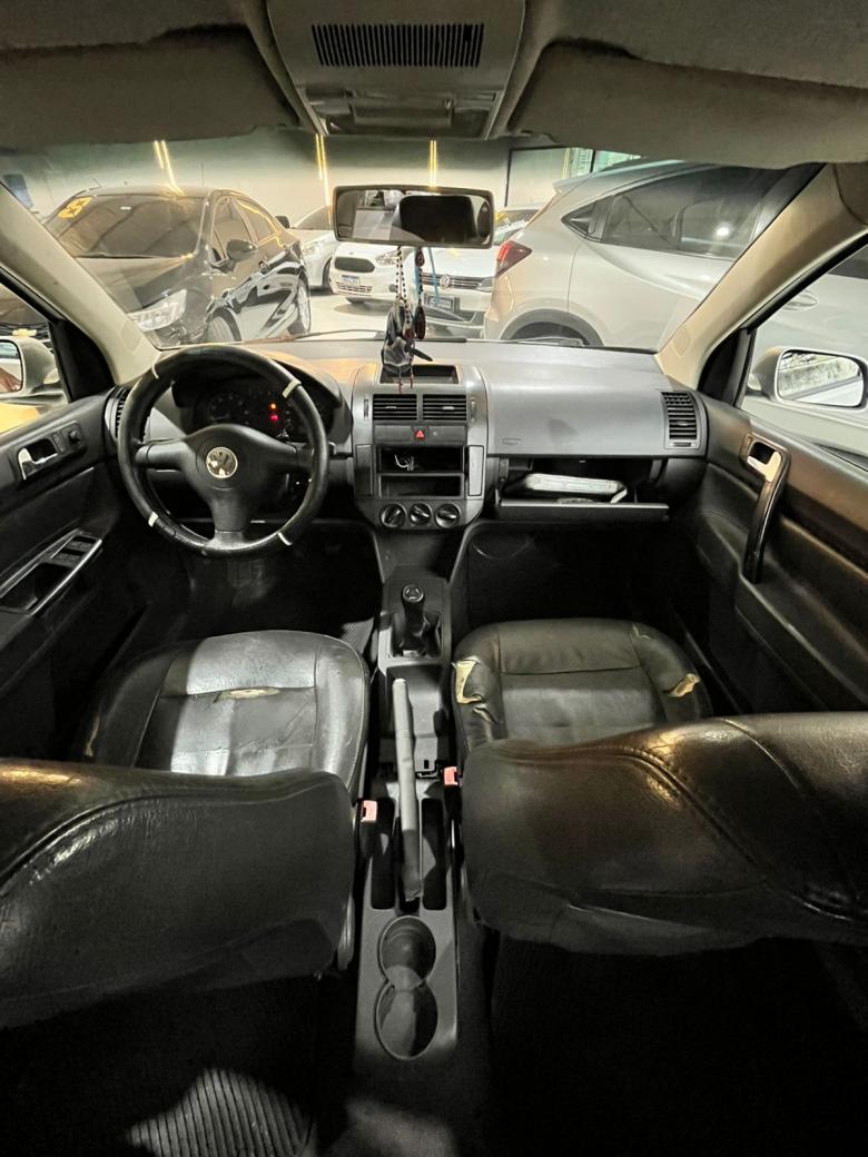 VW - VOLKSWAGEN - Polo Sedan 1.6 Mi 101cv 8V 4p Gasolina