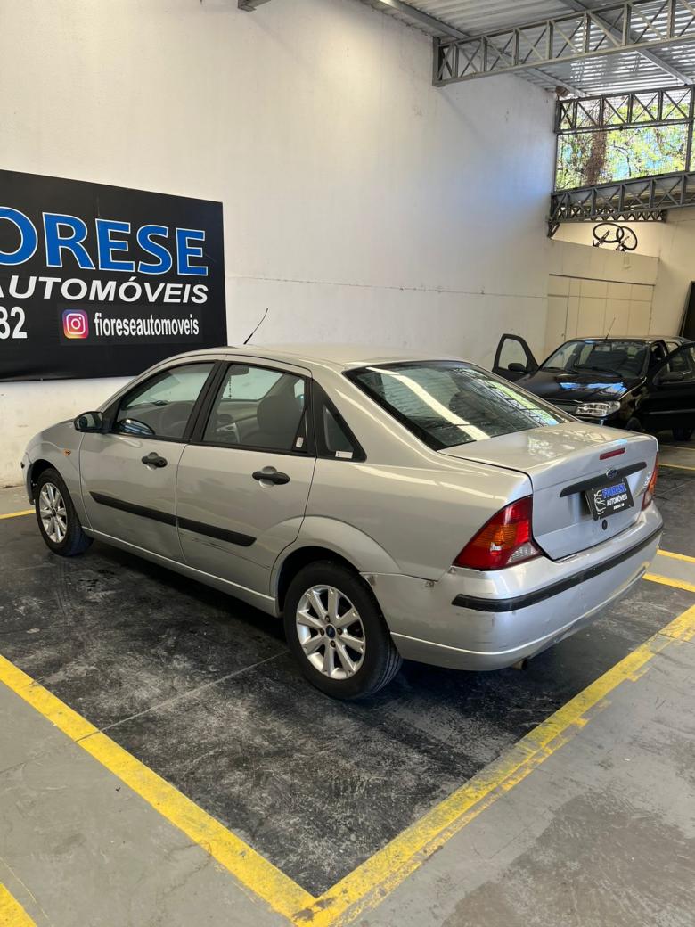 FORD - Focus Sedan 1.6/1.6 Flex 8V/16V 4p Mec. Gasolina