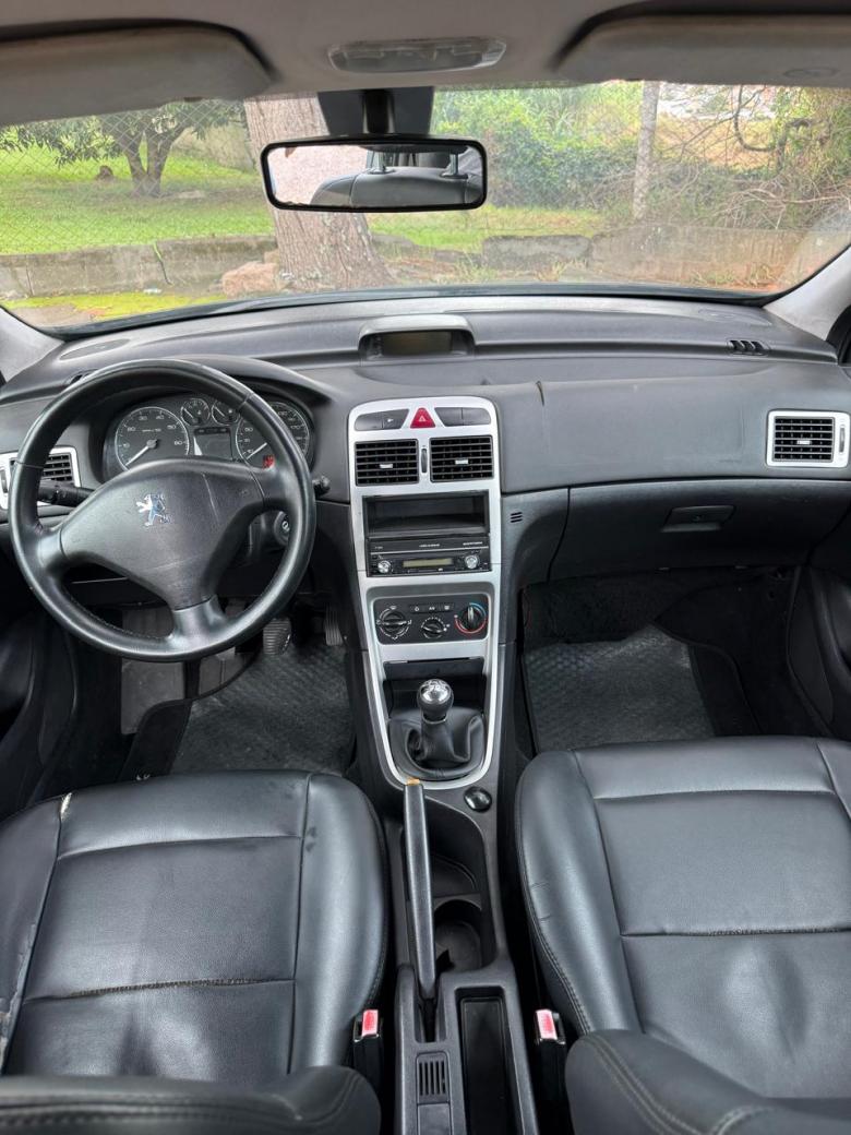 Peugeot - 307 Sed. Presence 1.6 Flex 16V 4p