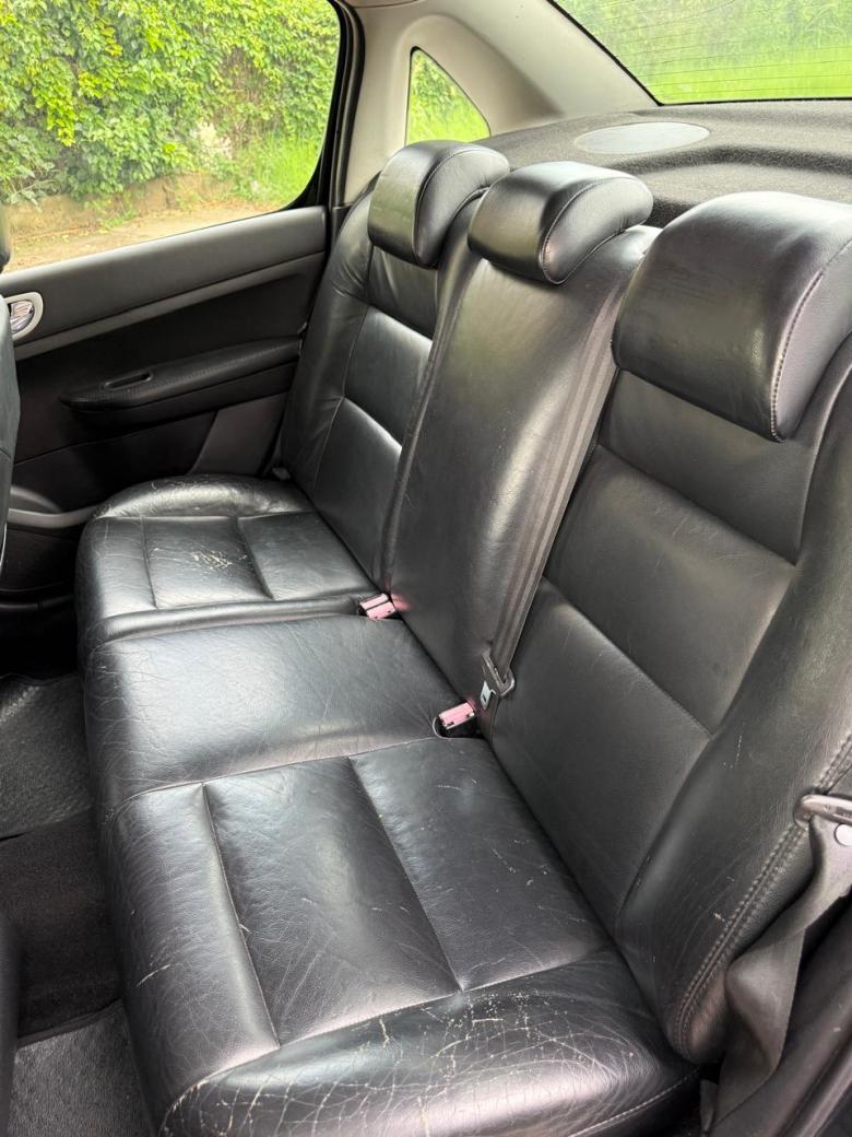 Peugeot - 307 Sed. Presence 1.6 Flex 16V 4p