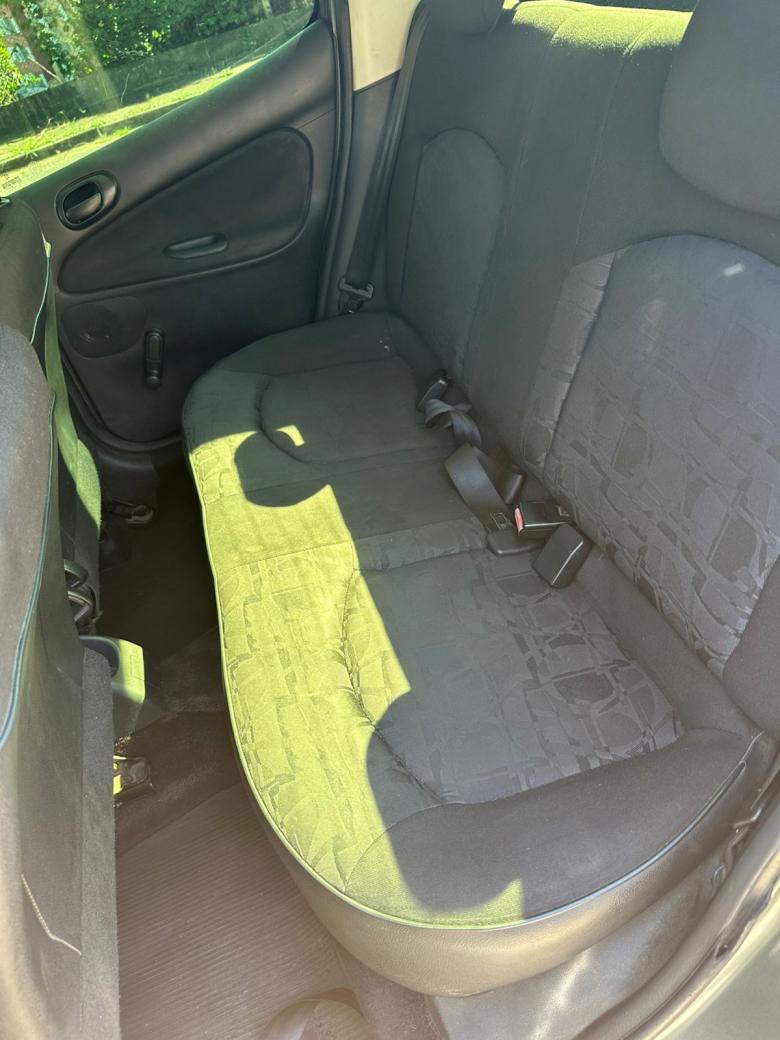 Peugeot - 207 Sedan Passion XR 1.4 Flex 8V 4p