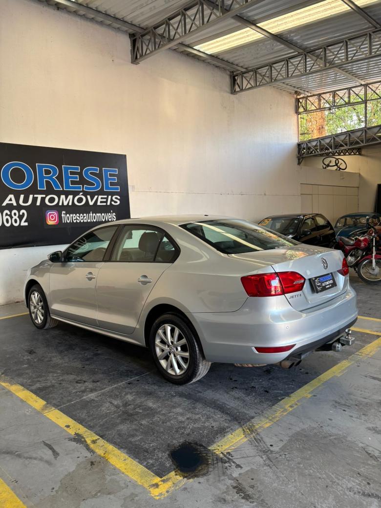 VW - VolksWagen - JETTA Comfortline 2.0 T.Flex 8V 4p Tipt.