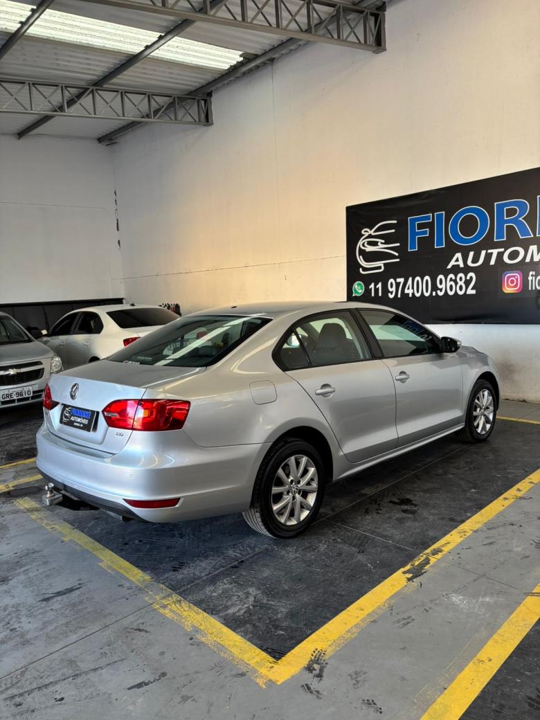 VW - VolksWagen - JETTA Comfortline 2.0 T.Flex 8V 4p Tipt.