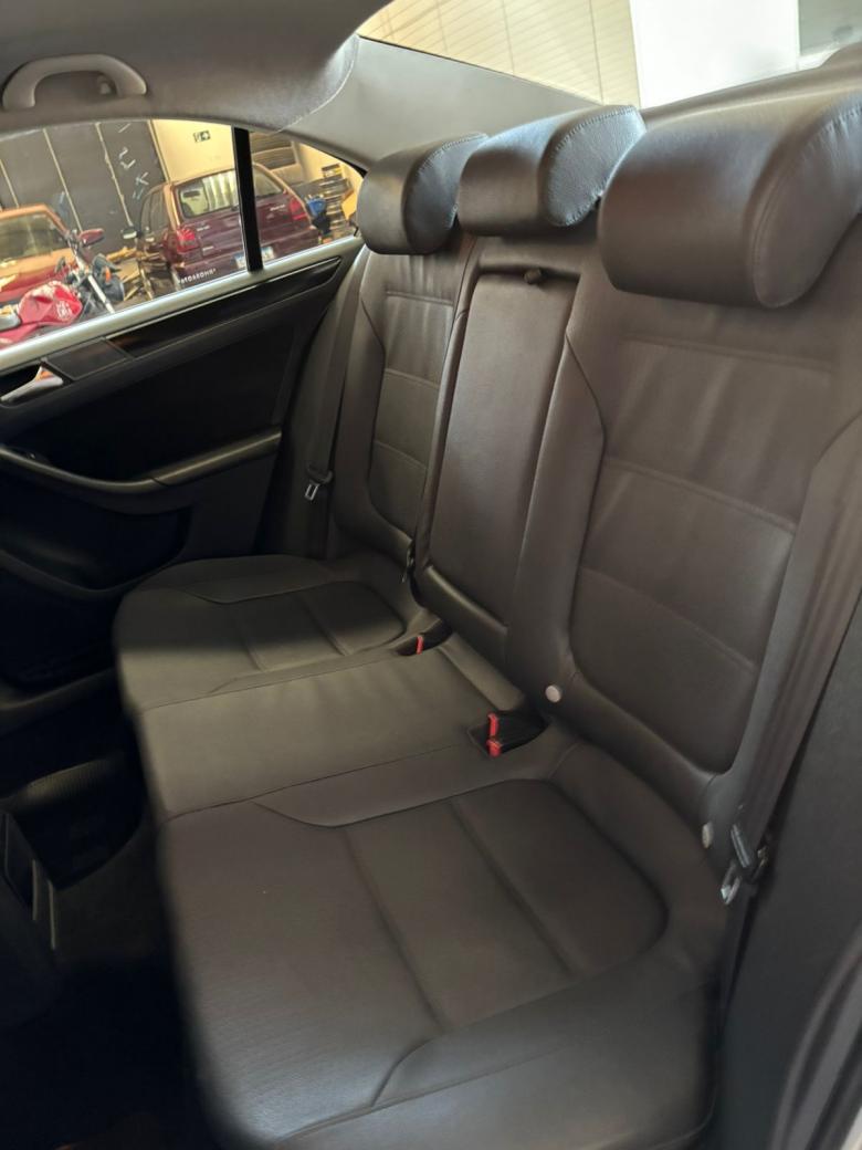 VW - VolksWagen - JETTA Comfortline 2.0 T.Flex 8V 4p Tipt.