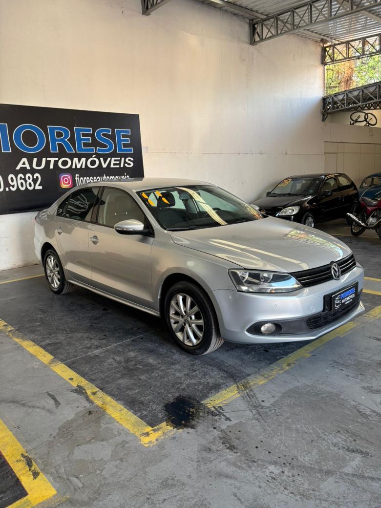 VW - VolksWagen - JETTA Comfortline 2.0 T.Flex 8V 4p Tipt.