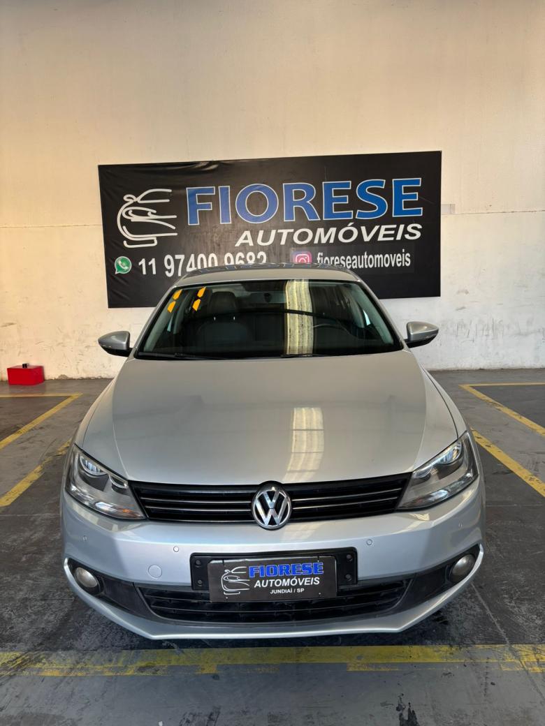 VW - VolksWagen - JETTA Comfortline 2.0 T.Flex 8V 4p Tipt.