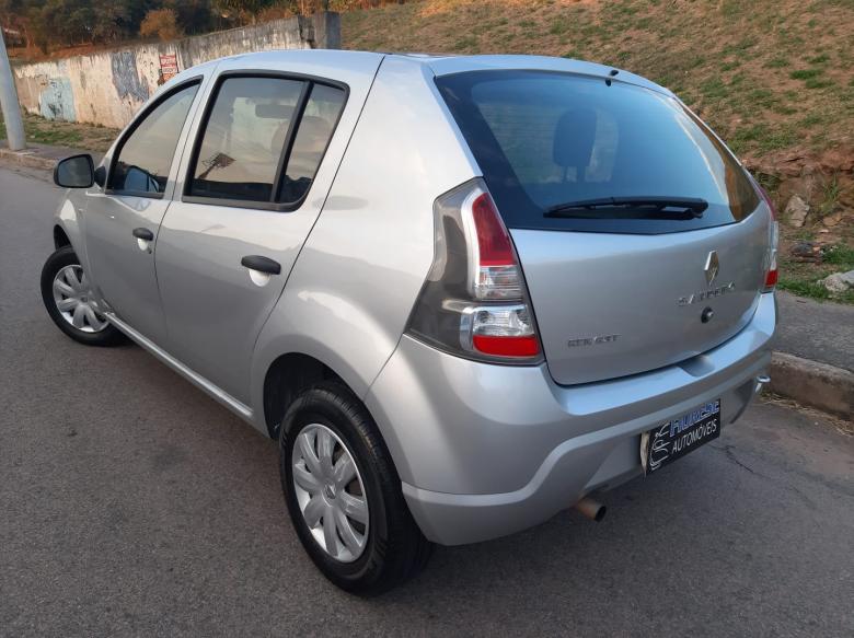 Renault - SANDERO Expression Hi-Flex 1.0 16V 5p  Gasolina