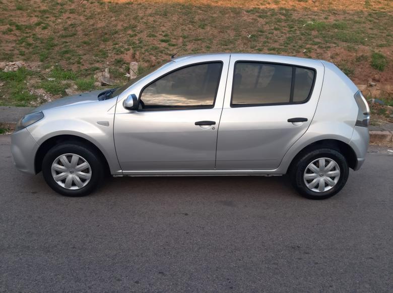 Renault - SANDERO Expression Hi-Flex 1.0 16V 5p  Gasolina