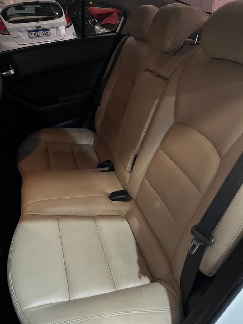 Kia Motors - Cerato 1.6 16V  Flex  Aut.