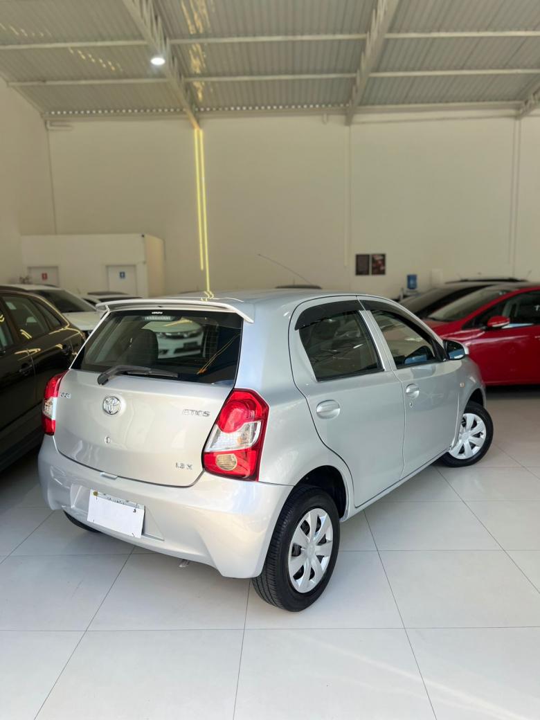 Toyota - ETIOS X 1.3 Flex 16V 5p Mec.