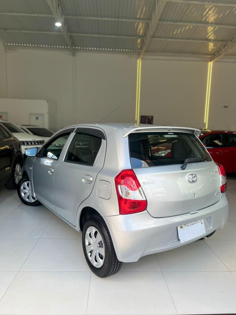 Toyota - ETIOS X 1.3 Flex 16V 5p Mec.