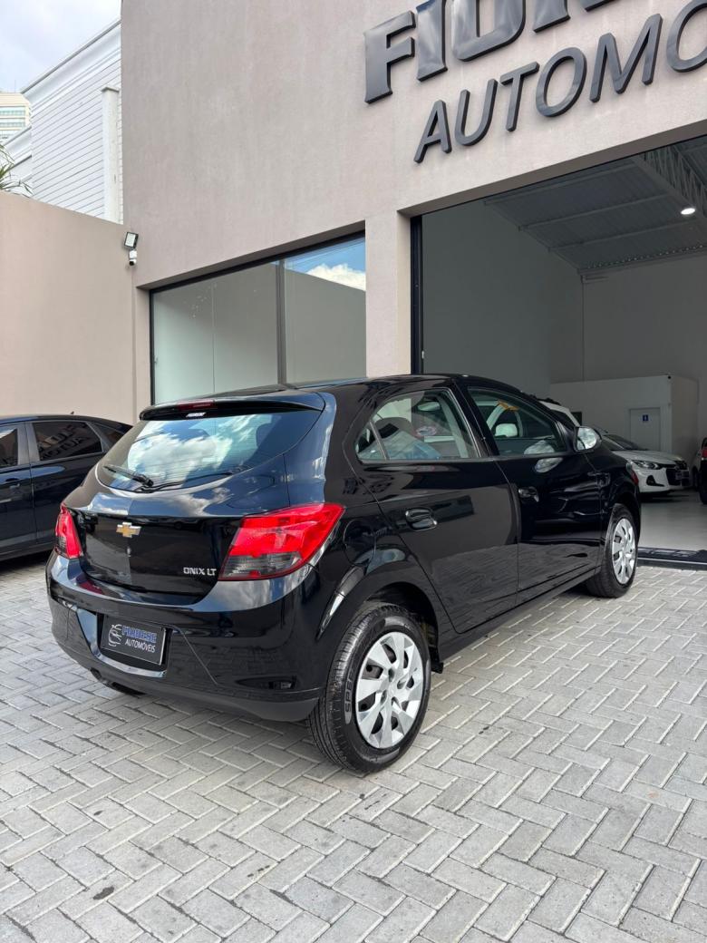 GM - Chevrolet - ONIX HATCH LT 1.4 8V FlexPower 5p Mec.