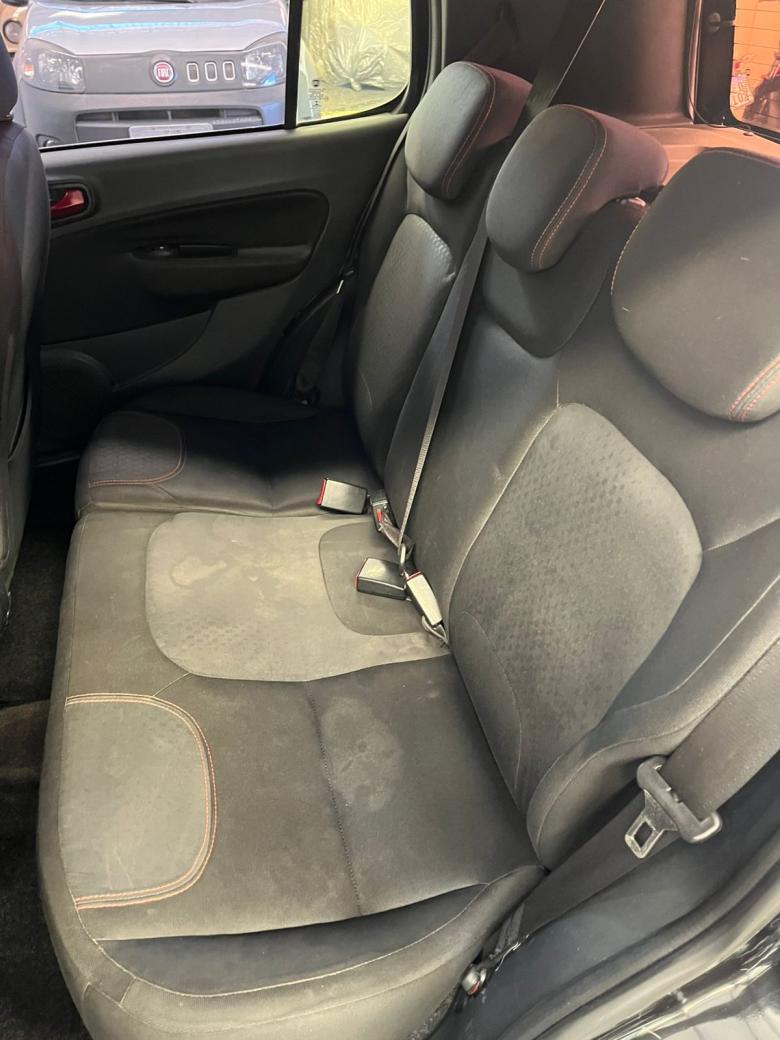 Fiat - UNO SPORTING Dualogic 1.4 EVO Flex 8V 4p