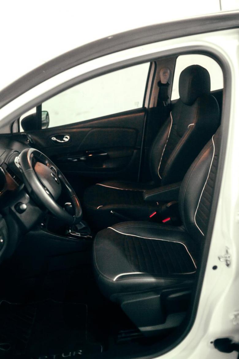 Renault - CAPTUR Intense 2.0 16V Flex 5p Aut.