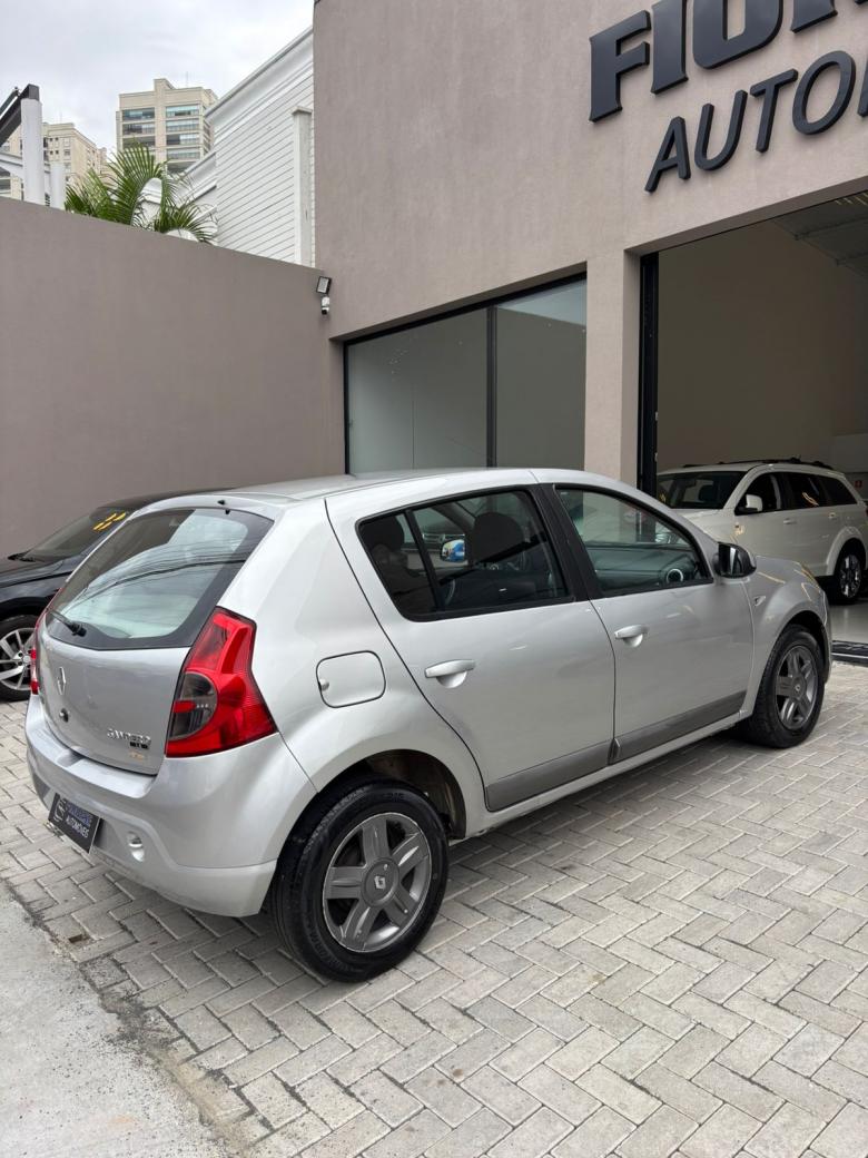 Renault - Sandero Expression 1.6