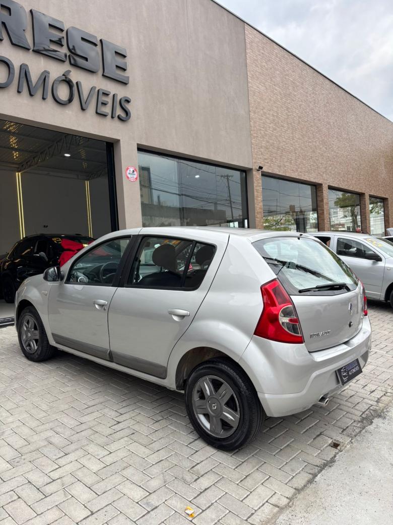 Renault - Sandero Expression 1.6
