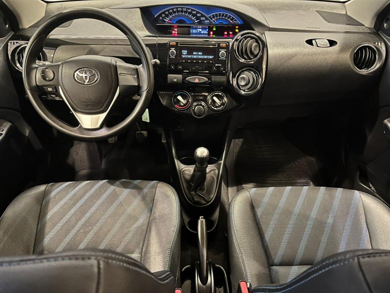 Toyota - ETIOS XS Sedan1.5 Flex 16V 4p Mec.  Gasolina